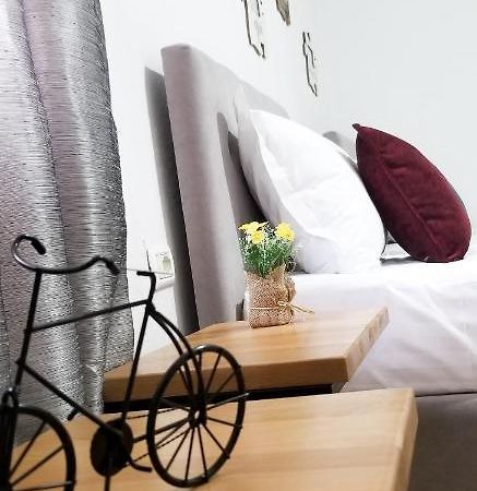 Spacious And Cozy Apartment - Ajia Apartment Tirana Buitenkant foto