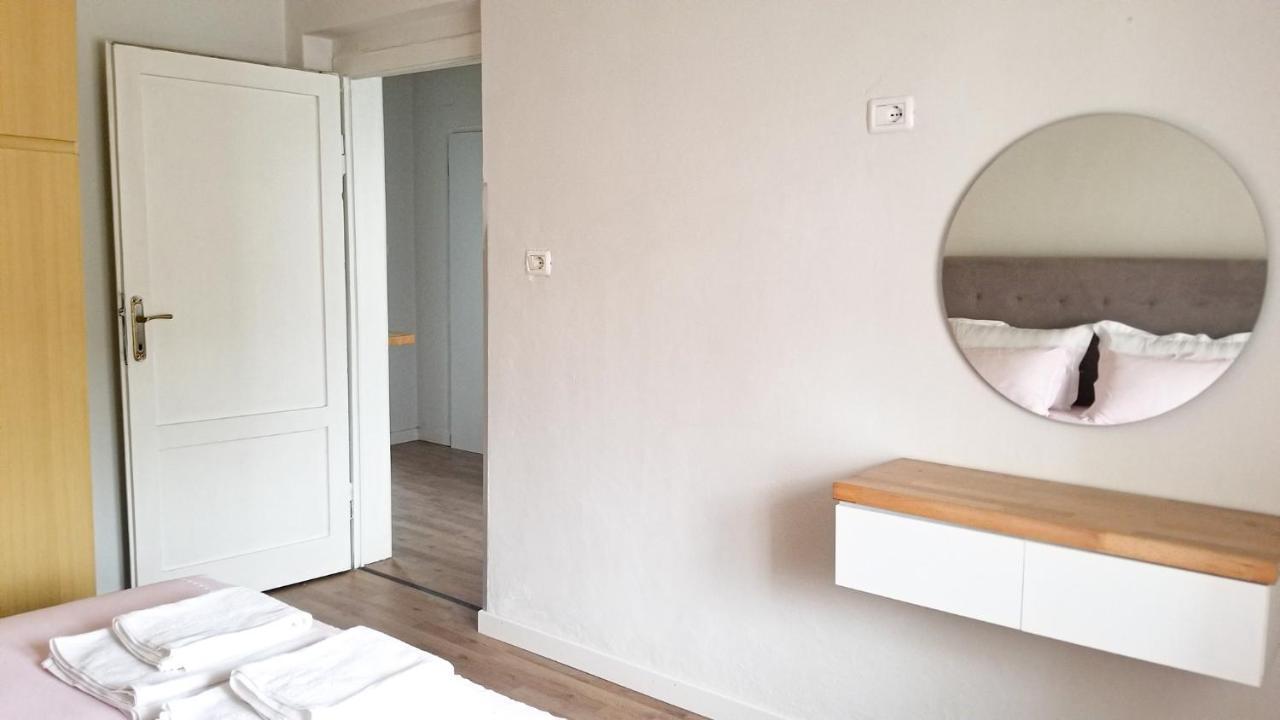 Spacious And Cozy Apartment - Ajia Apartment Tirana Buitenkant foto