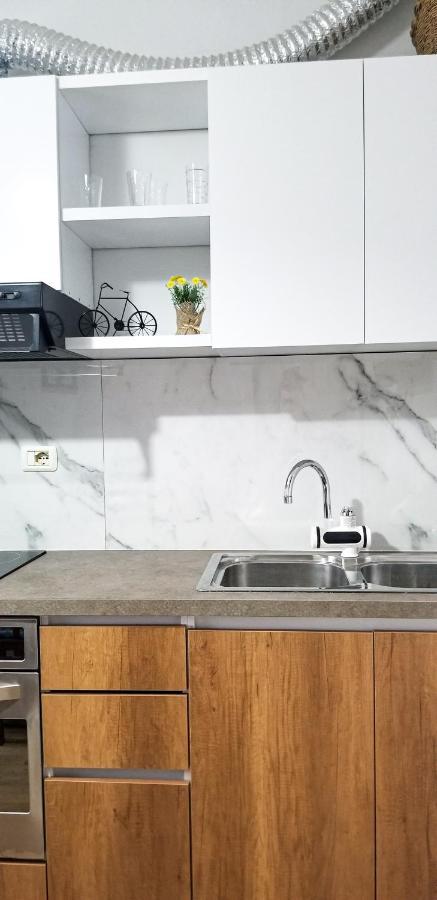 Spacious And Cozy Apartment - Ajia Apartment Tirana Buitenkant foto