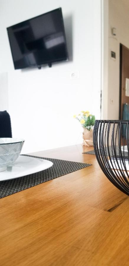Spacious And Cozy Apartment - Ajia Apartment Tirana Buitenkant foto